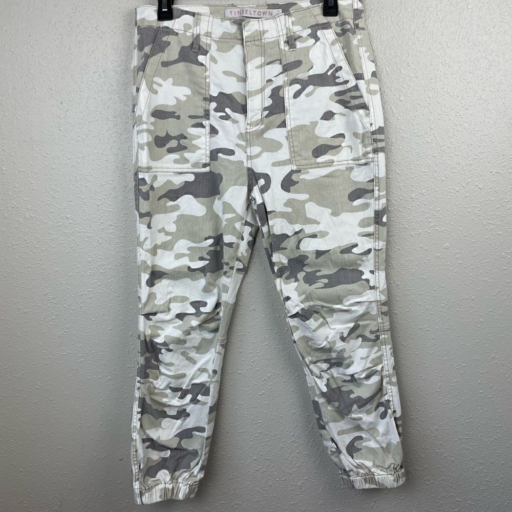 Tinseltown Stretch Cropped Camo Pants Size 7 EUC